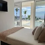 Paradise Willa Tías
